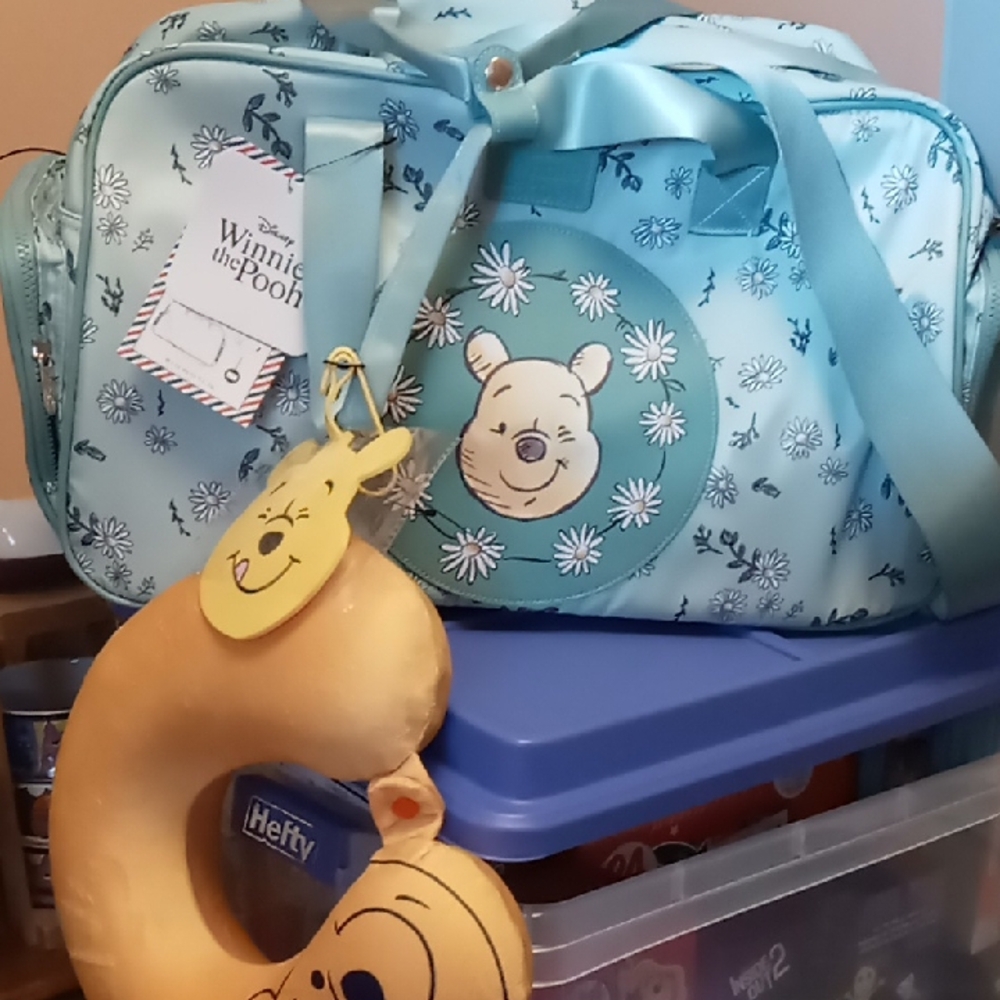 Bioworld Disney Winnie the Pooh Green Weekender Travel Set- NWT